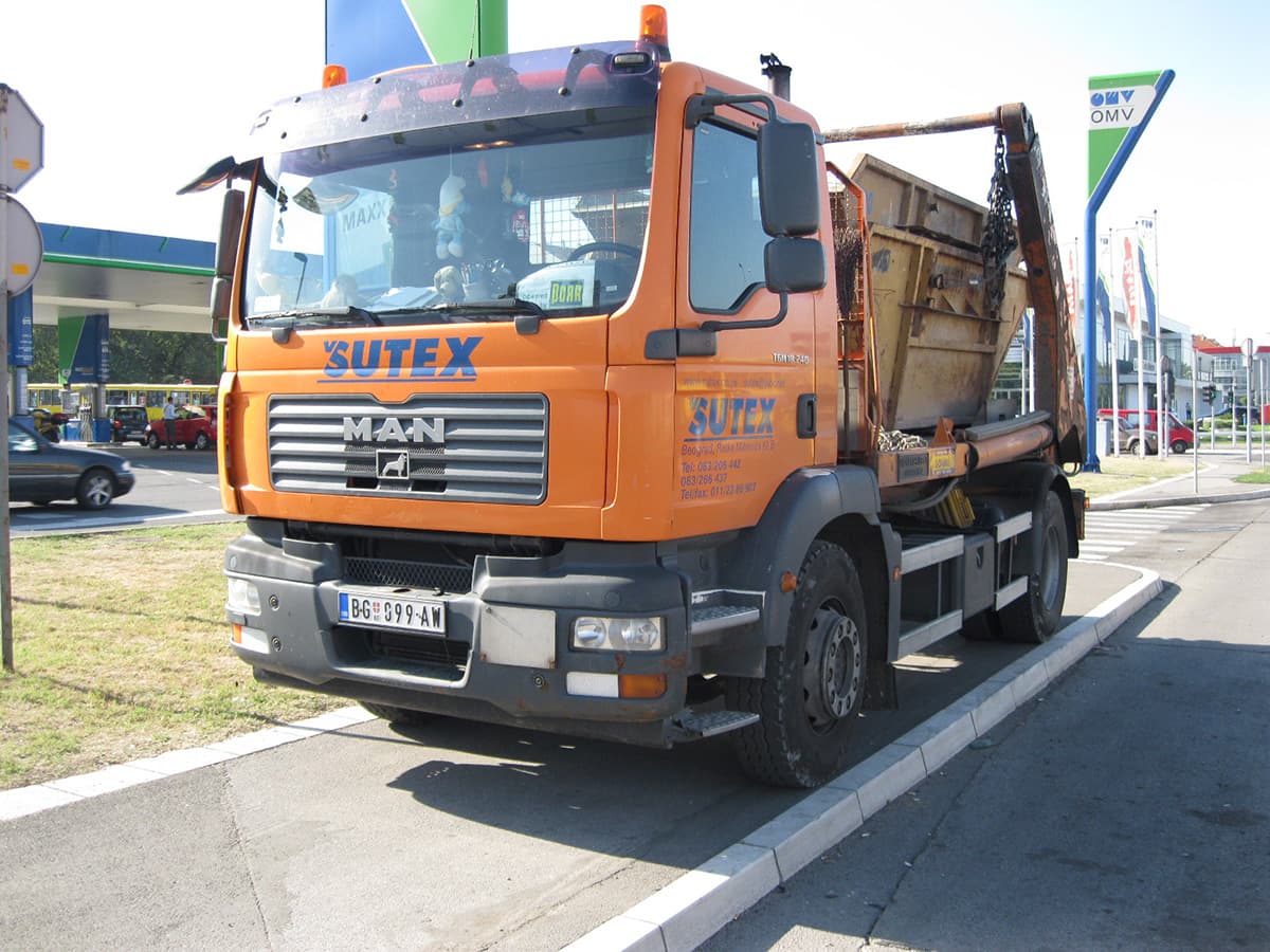 Kamioni i kontejneri firme Šutex